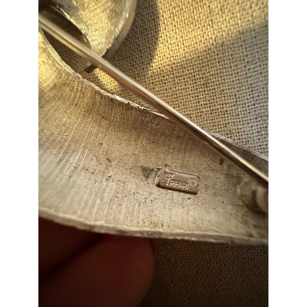 Vintage Crown Trifari Silver‎ Tone Swirl Leaf Brooch Pin Brushed Polished 2.75